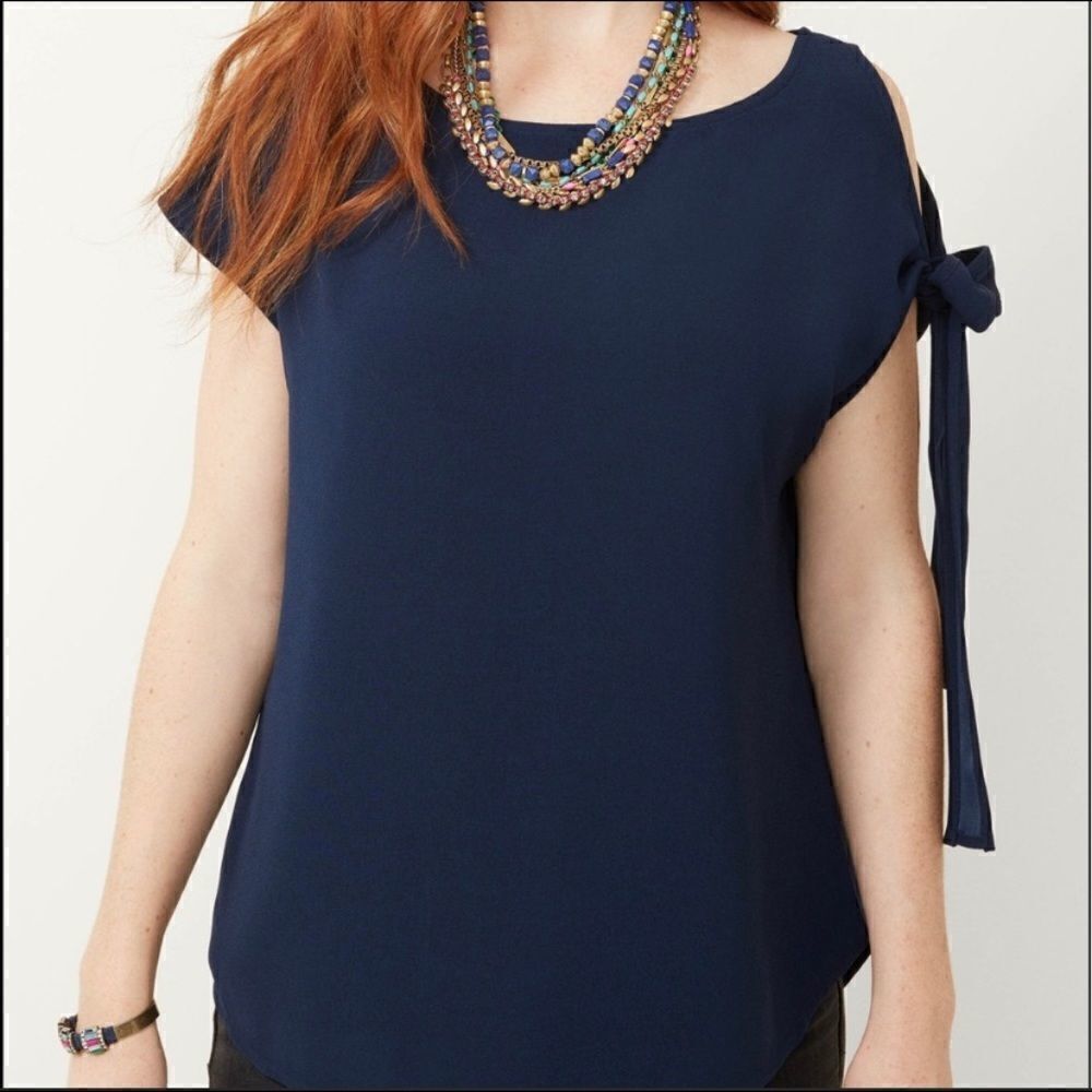 Maette Navy top Size XS